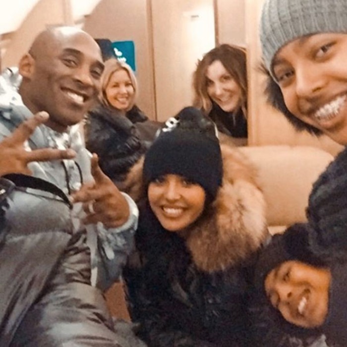 Lakers Owner Remembers Kobe And Gianna Bryant In Heartfelt Tribute E Online Ap